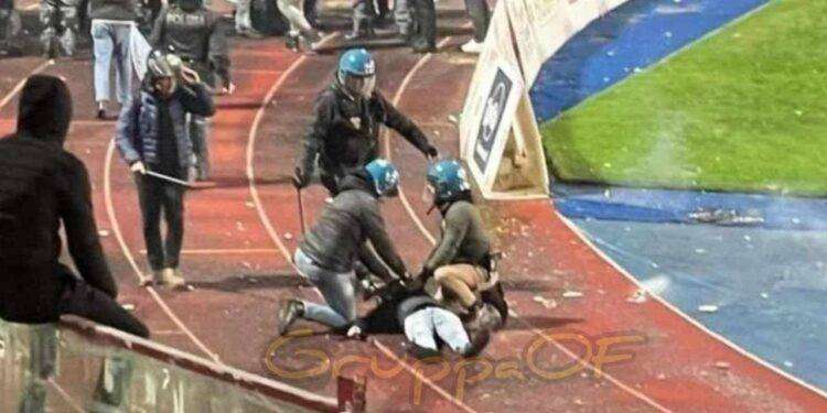 Scontri sugli spalti fra i tifosi: Casertana-Foggia sospesa e poi ripresa