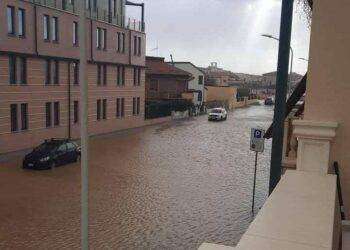 Onde oltre 4 metri, stop a traffico marittimo porto Livorno: allagata Marina di Pisa