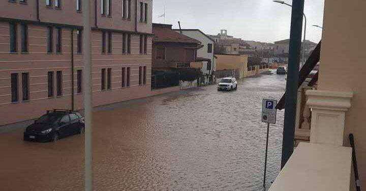 Onde oltre 4 metri, stop a traffico marittimo porto Livorno: allagata Marina di Pisa