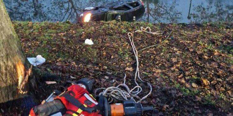 Auto nel Naviglio a Pavia, grave una ragazza di 22 anni