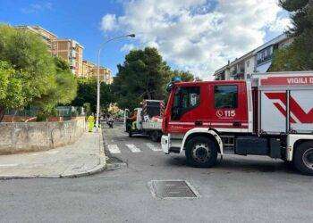 Cagliari, cede il manto stradale nel Quartiere del Sole