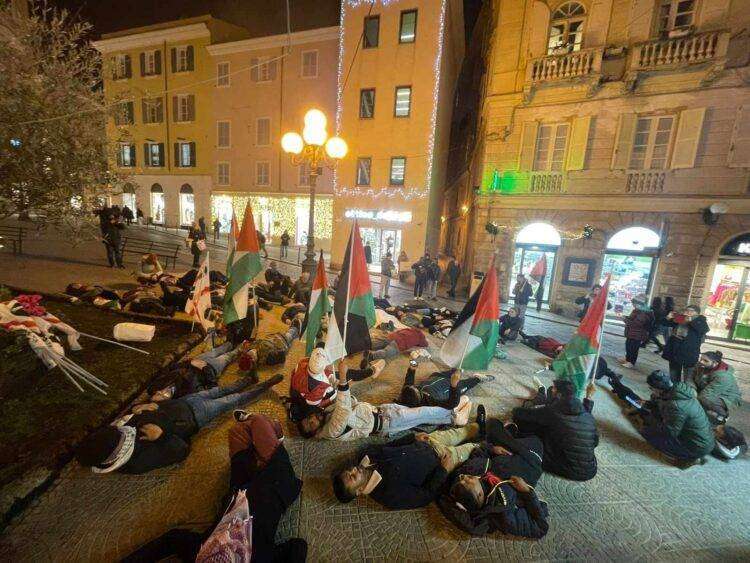 Niente marchi «complici di Israele» sotto l’albero: da Sassari parte il boicottaggio