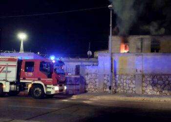 Incendio in uno stabile in via Riva di Ponente a Cagliari
