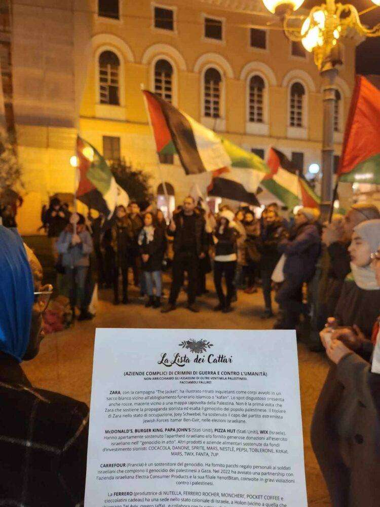 Niente marchi «complici di Israele» sotto l’albero: da Sassari parte il boicottaggio