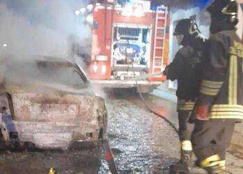 Orgosolo, devastata dalle fiamme l’auto di un libero professionista