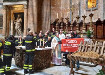 Ultima Generazione: Roma, presa la parola durante la messa al Pantheon