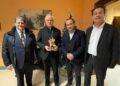 A Baturi statuina del presepe con imprenditore e apprendista