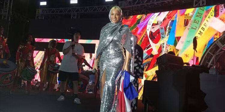 Beyoncé riappare a sorpresa in Brasile dopo 10 anni