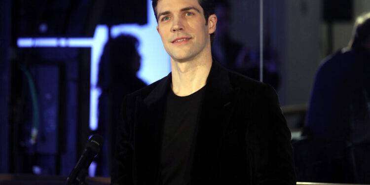 Amadeus, Roberto Bolle nella serata finale di Sanremo