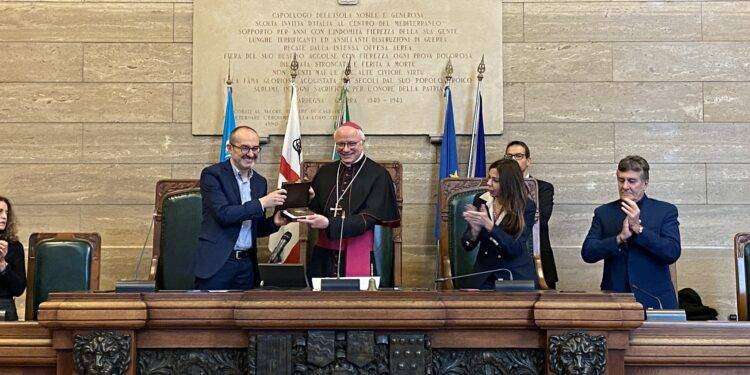 A monsignor Baturi la Medaglia d’onore Ottone Bacaredda