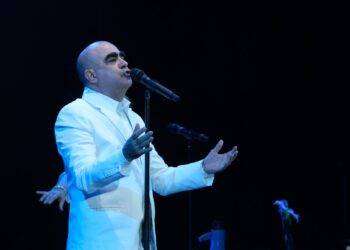 Mega successo di Elio e le Storie Tese a Cagliari: ed è subito più Mangoni e meno Mengoni