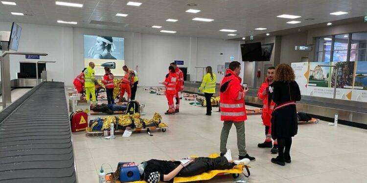 Esercitazione in aeroporto ad Alghero, simulato incidente aereo
