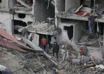 Gaza, media: bilancio raid su Maghazi salito a 106 morti