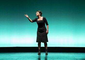 Geppi Cucciari torna a teatro con “Perfetta”: a maggio anche nell’isola