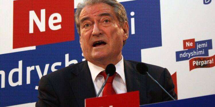 L’ex premier albanese Berisha agli arresti domiciliari