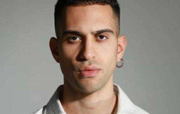 Mahmood sul palco dell’Ariston, a Castelsardo il 31 dicembre