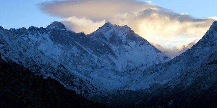 Nepal: 500 alpinisti sulla vetta dell’Everest nel 2023