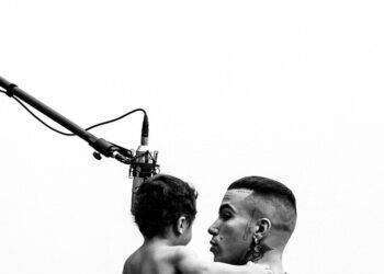 Sfera Ebbasta torna al top, hit parade nel segno di Natale