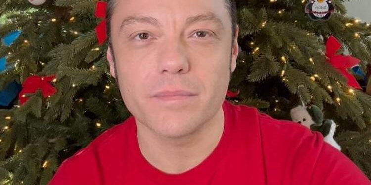 Tiziano Ferro: “Non riesco a cantare, si chiude anno difficile”