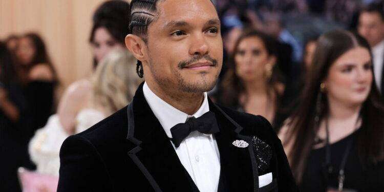 Trevor Noah torna a presentare i Grammy nel 2024