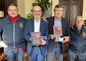 Babbo Natale in Vespa, tradizione e solidarietà a Cagliari