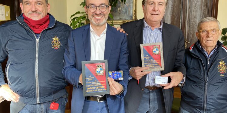 Babbo Natale in Vespa, tradizione e solidarietà a Cagliari