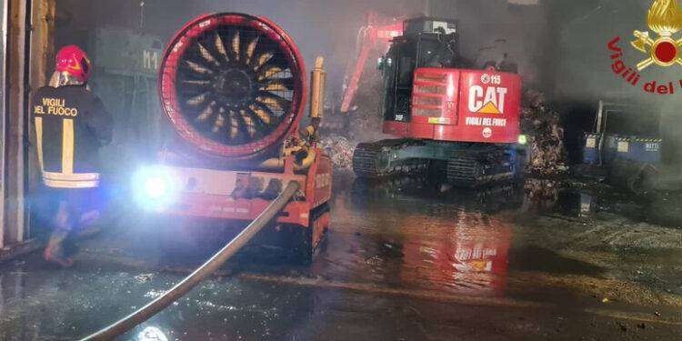 Spente le fiamme nell’impianto dei rifiuti di Malagrotta
