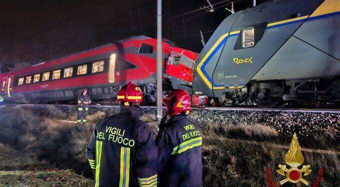 Scontro tra due treni a Faenza, 17 feriti