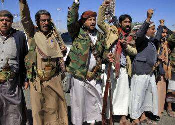 Gli Houthi minacciano “Impediremo il passaggio delle navi dirette all’entità sionista”