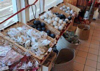 Gdf sequestra a Olbia 8mila addobbi natalizi non sicuri