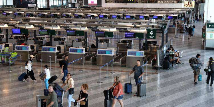 I voli per le Isole sfondano i 500 euro a Natale