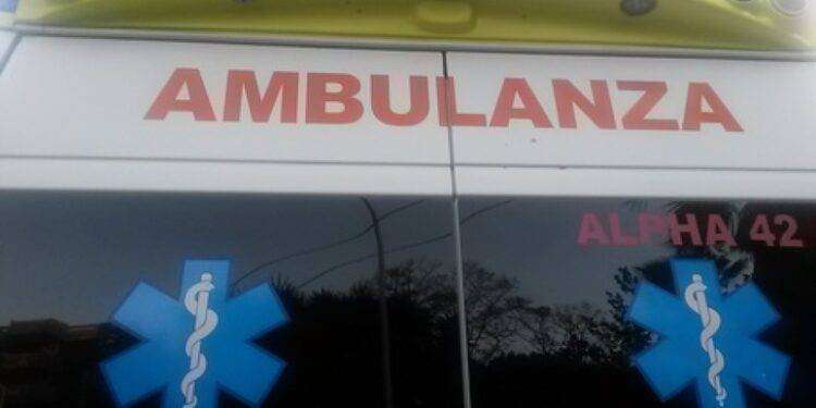 Scende dal furgone per un guasto, muore investito da un pullman