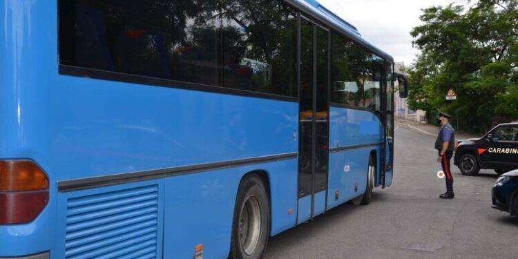 Perseguita e minaccia di morte l’ex, 60enne in carcere