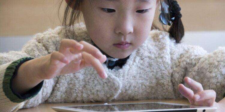 Tablet e smatphone usati come ‘ciuccio’ per tenere buoni i bimbi
