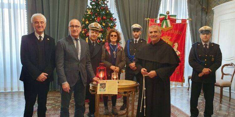 Natale, la “Luce della pace” di Betlemme risplende a Sassari