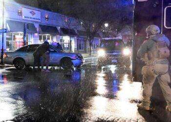 Auto contro corteo presidenziale, Biden e la moglie illesi