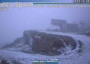Prima neve di stagione sul Bruncu Spina, fiocchi ad alta quota