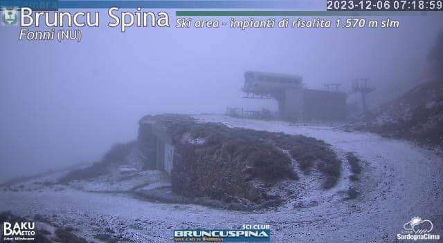 Prima neve di stagione sul Bruncu Spina, fiocchi ad alta quota
