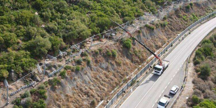 Contro caduta massi nuove barriere sulla 597 a Codrongianos