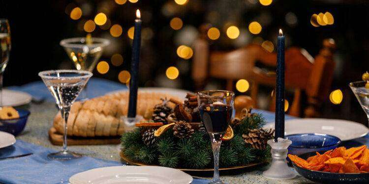 Tendenza pairing per le feste 2023 , a Capodanno si pasteggia con i cocktail
