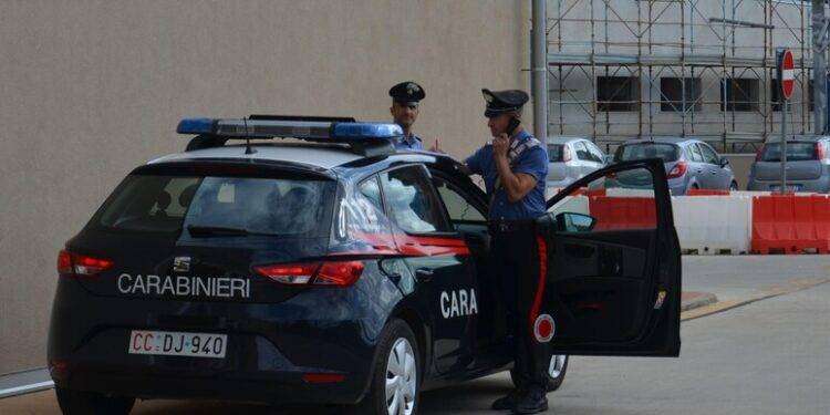 Aggredisce la moglie in casa, 91enne arrestato a Cagliari