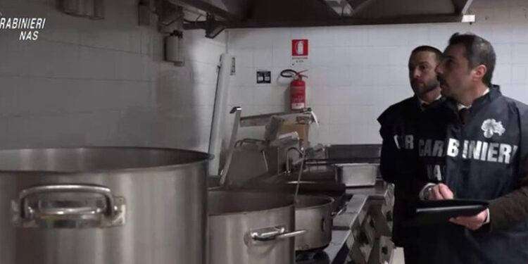 Natale: sequestrate dai Nas 39 tonnellate di dolci tipici