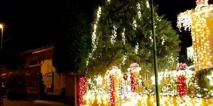 La casa di Babbo Natale è in Sardegna, 50mila led per addobbarla