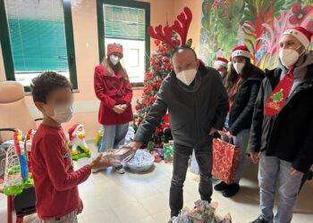 Doni in ospedale da Babbi Natale Centro salute mentale Olbia