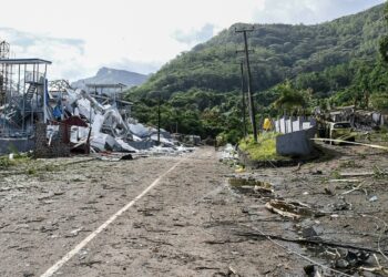 Enorme esplosione nell’area industriale della capitale delle Seychelles: stato di emergenza