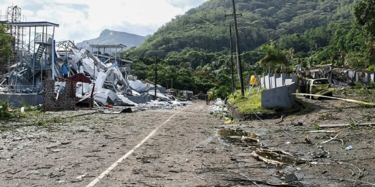 Enorme esplosione nell’area industriale della capitale delle Seychelles: stato di emergenza