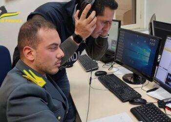 Soldi del traffico di droga riciclati nelle auto di lusso