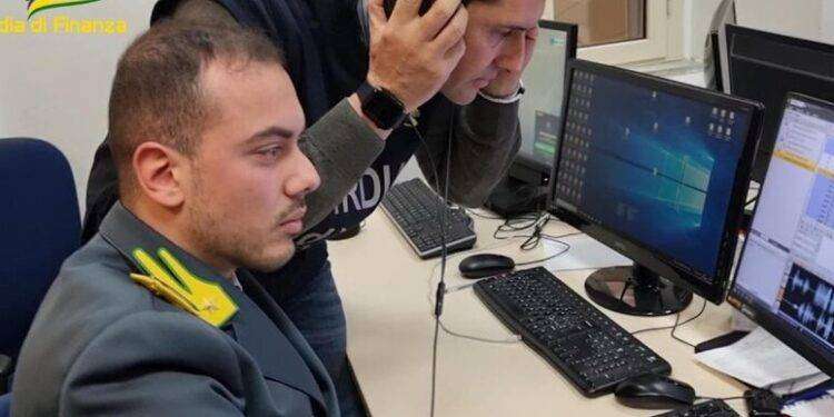 Soldi del traffico di droga riciclati nelle auto di lusso