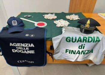 Sbarca all’aeroporto di Alghero con 1 kg di droga, arrestata