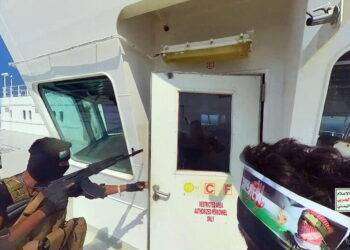 Gli Houthi avvertono: ‘Attaccheremo ogni 12 ore le navi in transito’